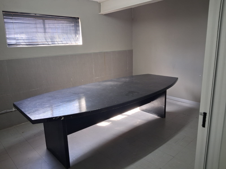 To Let Commercial Property for Rent in Quigney Eastern Cape